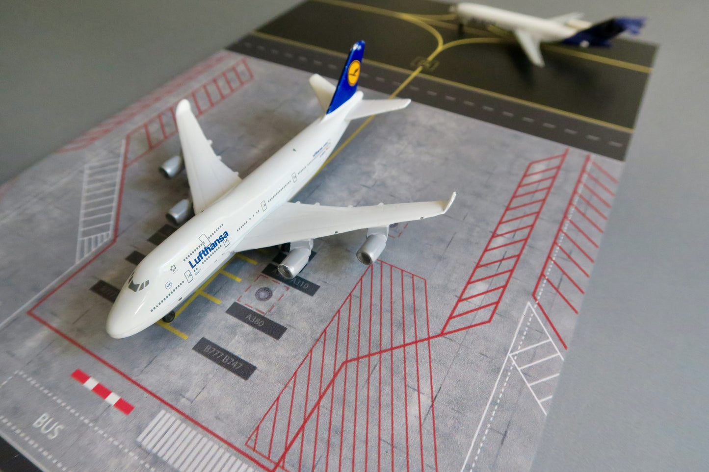 "VIP Parking Spot" Parkposition Airport 1:500 Diorama