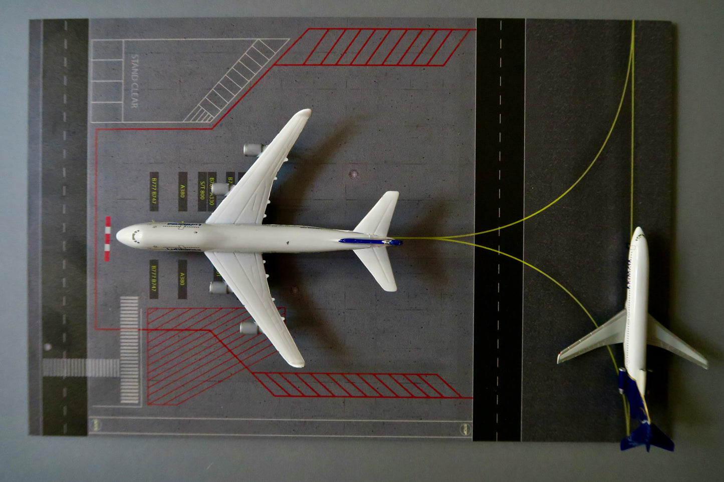 "Night Shadow" Parkposition AIRPORT, 1:500 Diorama - Kombinierbar!
