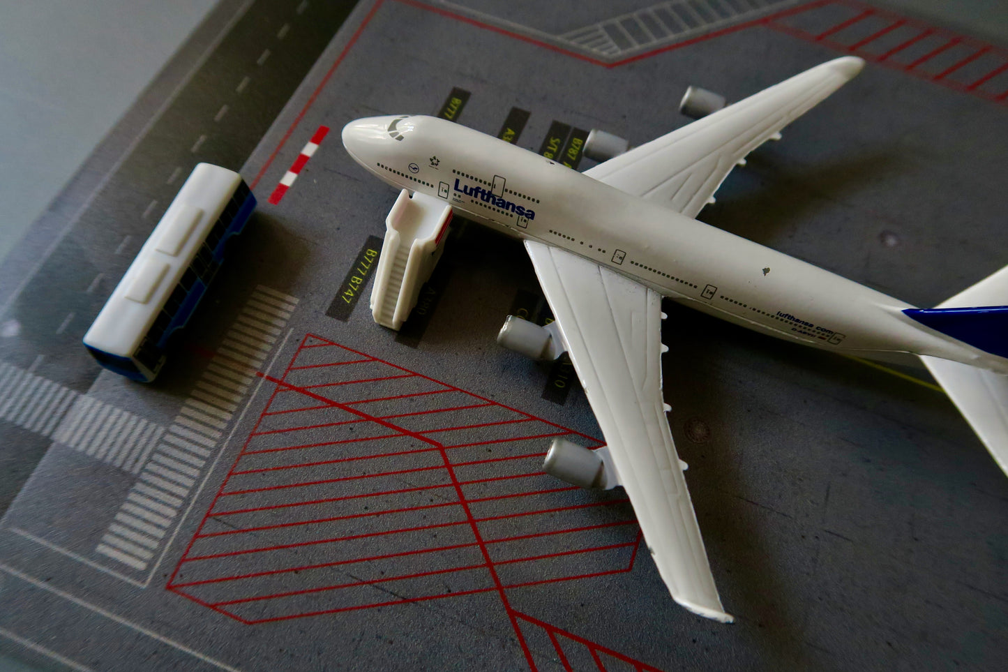 "Night Shadow" Parkposition AIRPORT, 1:500 Diorama - Kombinierbar!