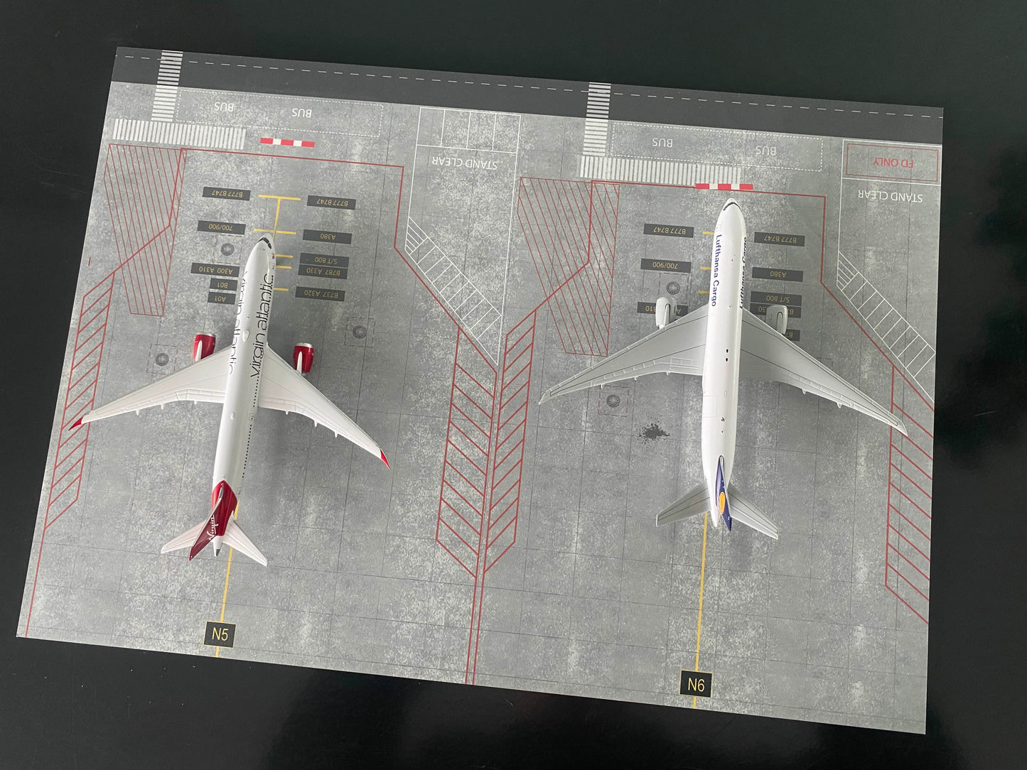 Double VIP Parking Position 1:400 Flughafen