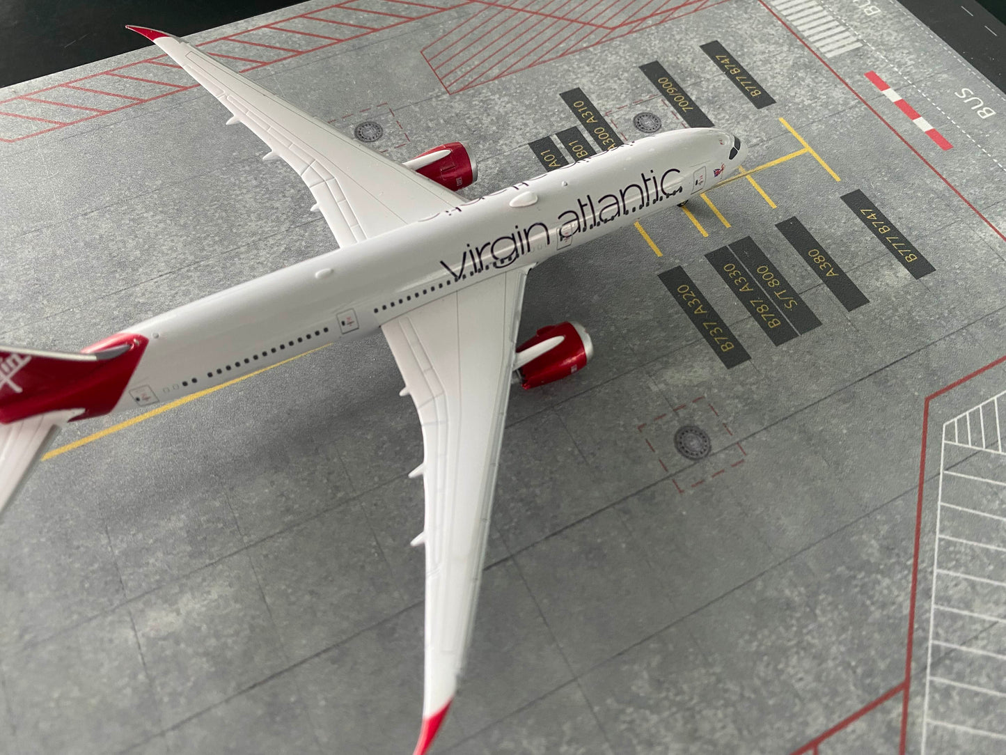 Double VIP Parking Position 1:400 Flughafen