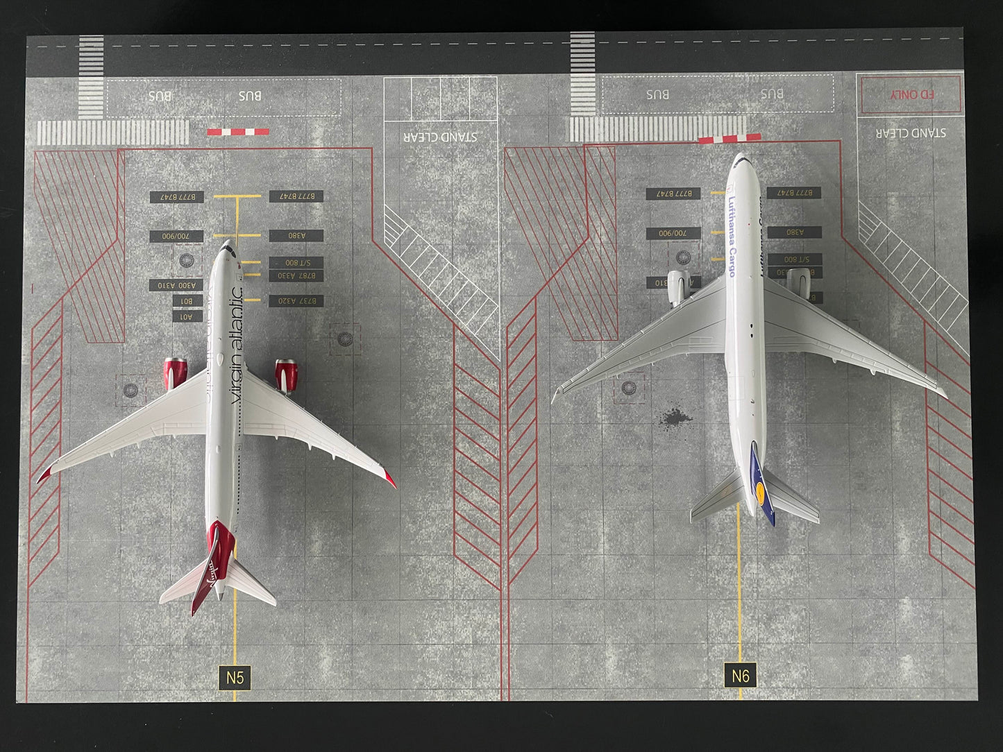Double VIP Parking Position 1:400 Flughafen