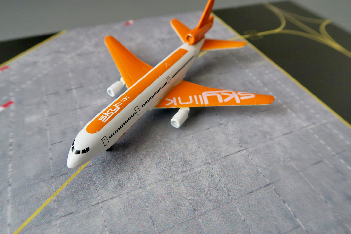 "Z1 Parking Lot" Parkposition AIRPORT 1:500 Diorama. Z.B. für Herpa Modelle.